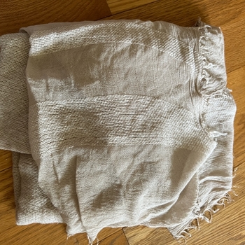 beige huivi
