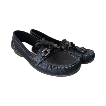 Musta nahkainen loafers