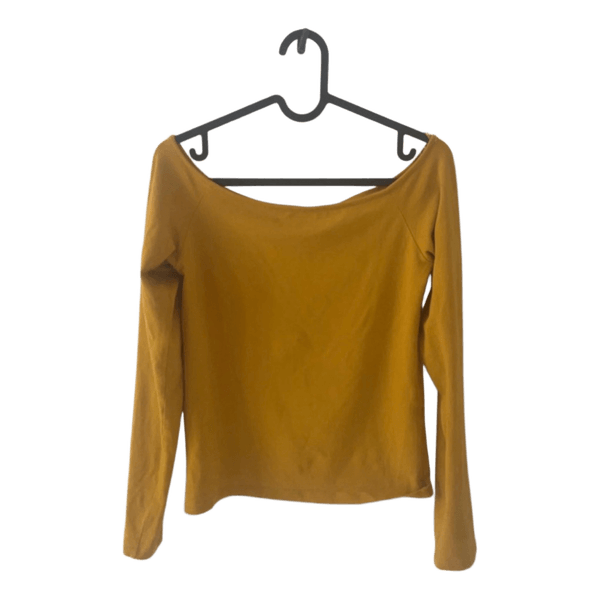 Keltainen off-shoulder paita