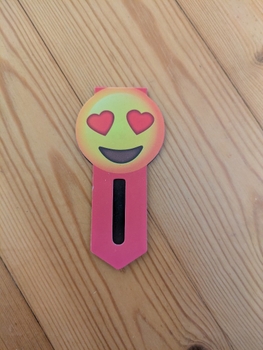 Kirjanmerkki, emoji / sydänsilmäinen