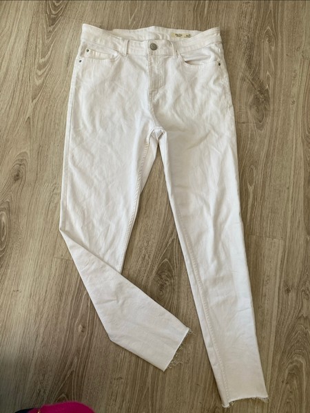 White skinny jeans