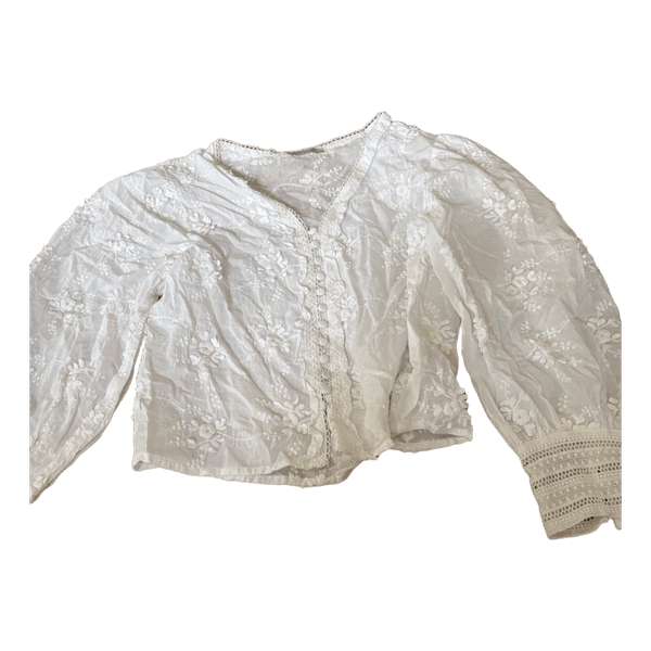 Hvid bluse med broderi