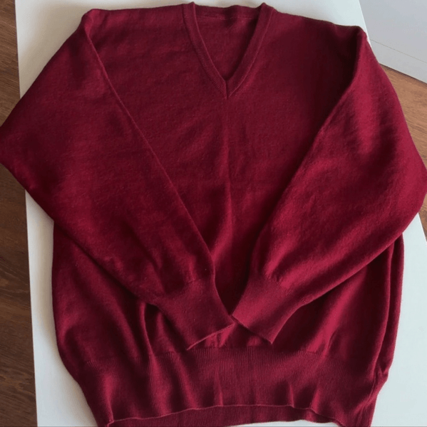 Burgundy/red wine Vintage knitted WOOL V-neck sweater men’s size S