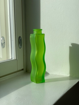 vihreä lasimaljakko