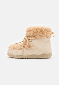 Winter boots
