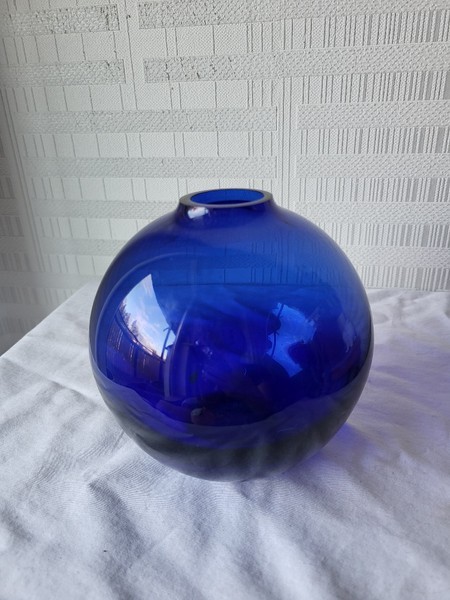 Blue glass ball/vase
