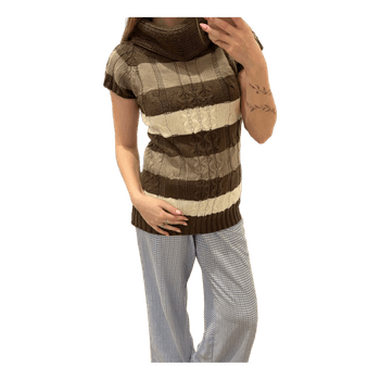 Triibuline kootud kampsun