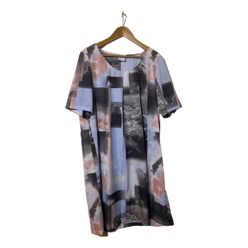 Junarose kuviollinen mekko