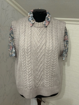 beige neuleliivi