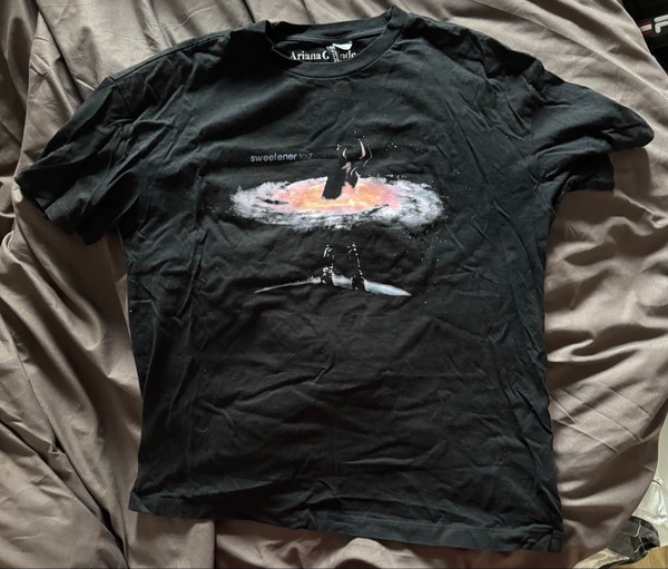 Ariana Grande tour t-shirt