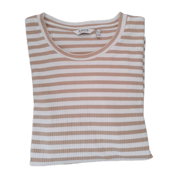 B.young blouse
