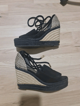 Tomaris heels