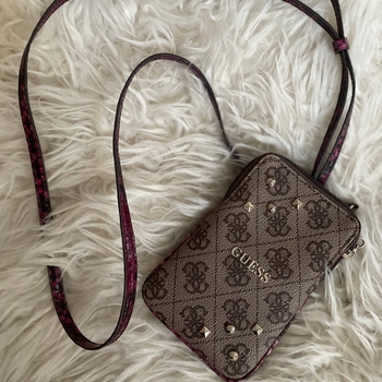 Guess-laukku