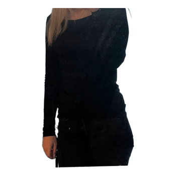 Musta pitkähihainen paita