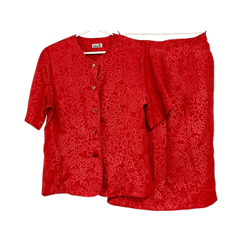 Punainen paita ja hame