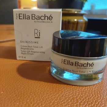 Ella Bache Yövoide