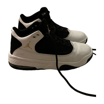 Jordan max aura 2 junior sneakers
