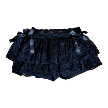 Mustat pitsiröyhelöshortsit S