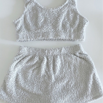 Valkoinen pörröinen toppi ja shortsit S – yö / koti / loungewear