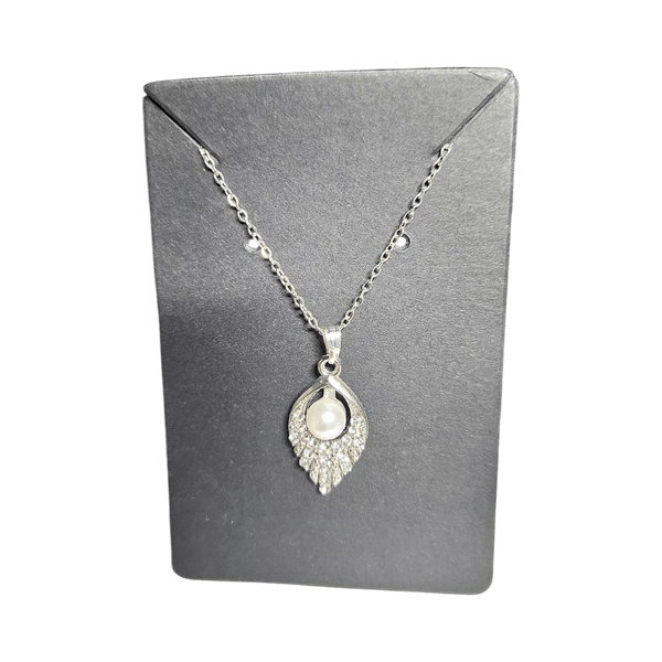 Silver pendant necklace
