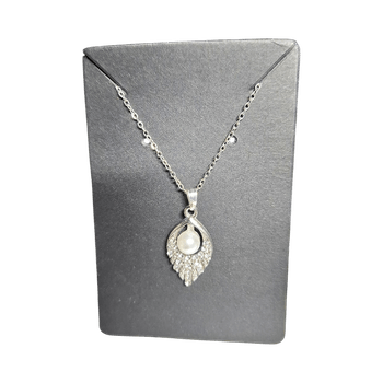 Silver pendant necklace