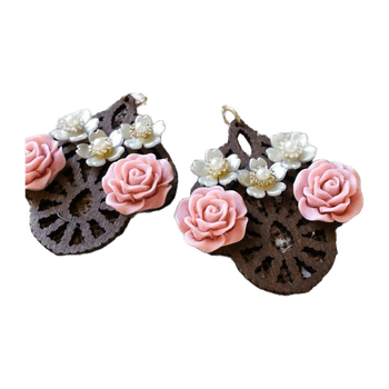 -boho-puukorvakorut kukkakoristeilla jewelry