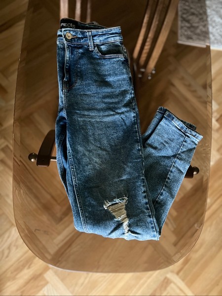 Pieces distressed blue jeans