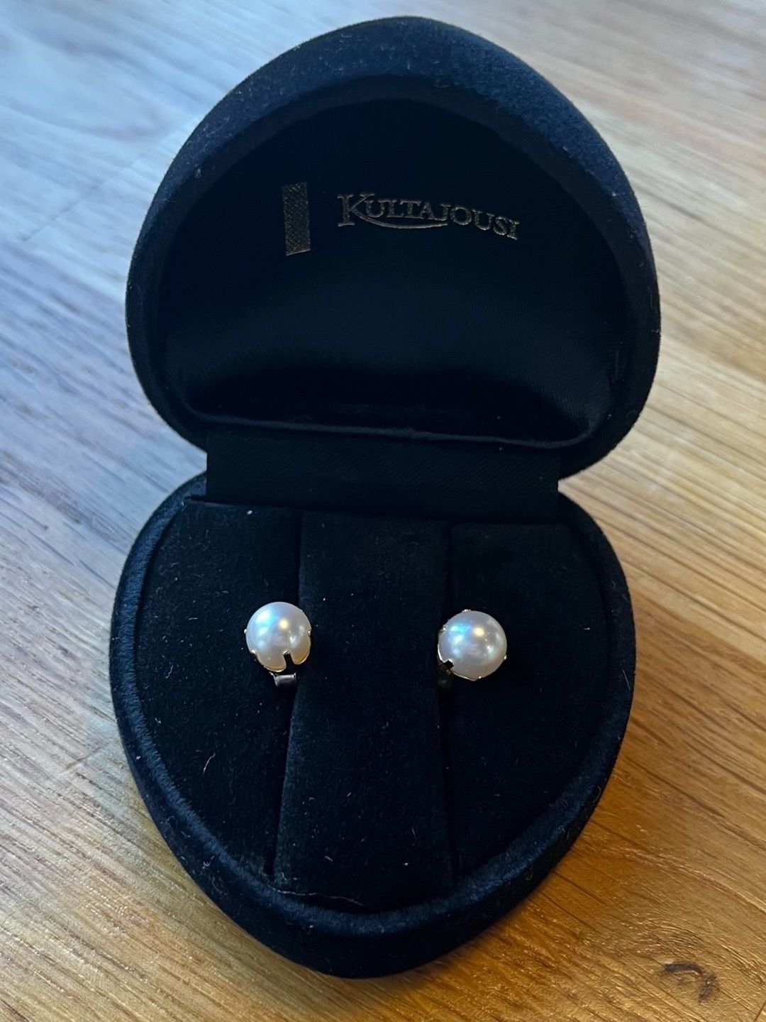 Kultajousi jewelry