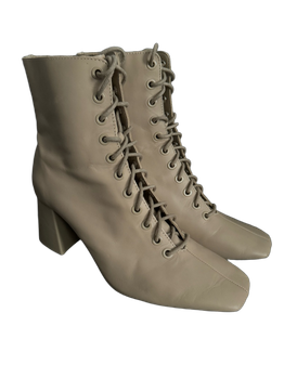 beige nilkkurit nauhoilla