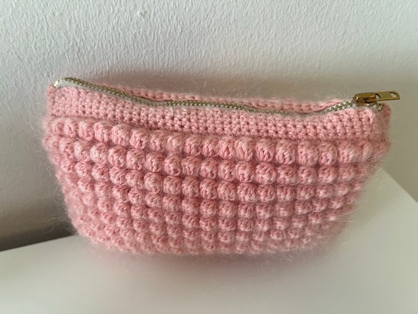 Hjemme hæklet, koral clutch.