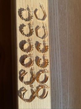 Set of gold hoop earrings