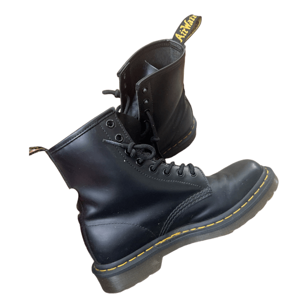 Dr. Martens mustat maiharit