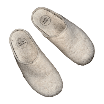 Beige wool fleece slippers