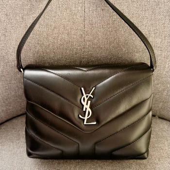 YSL musta nahka olkalaukku