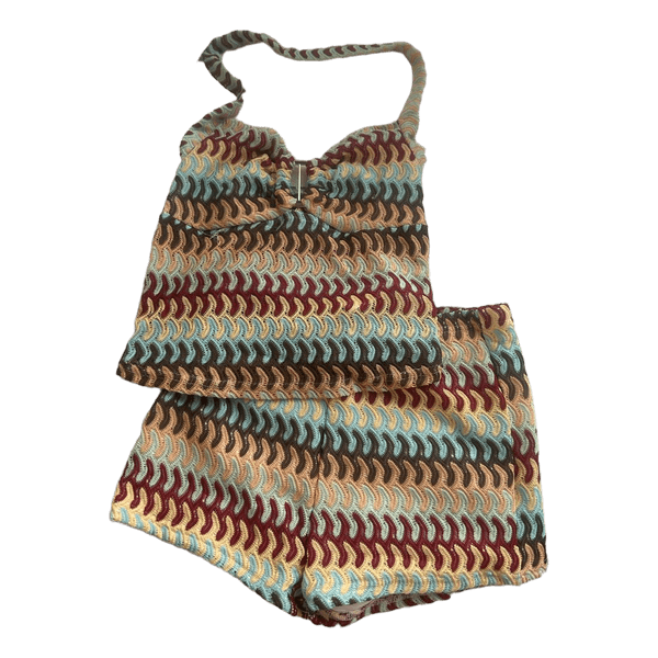 Kuviollinen toppi ja shortsit