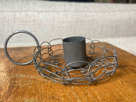 Kynttilänjalka metallista