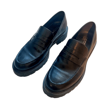 Mustat loafer-kengät