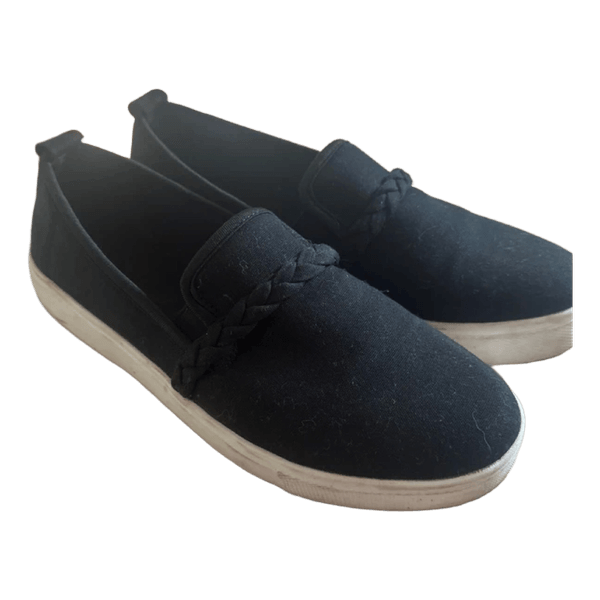 Mustat kankaiset slip-on-kengät