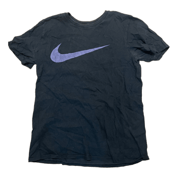 Musta Nike t-paita