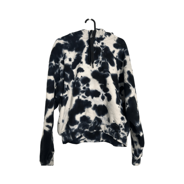 mustavalkoinen tie-dye huppari