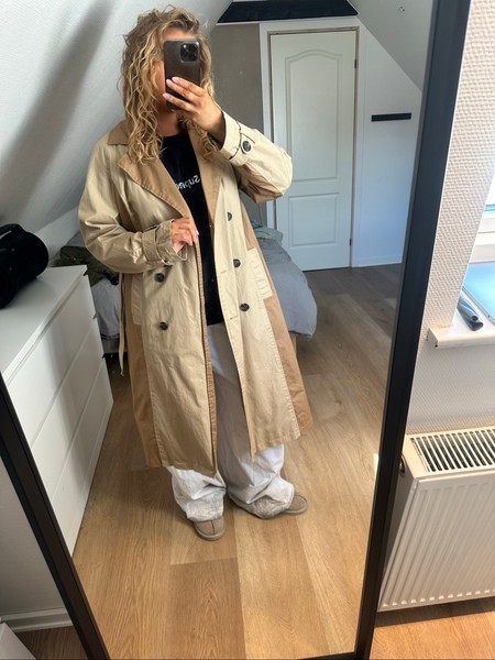 Beige farvet trenchcoat
