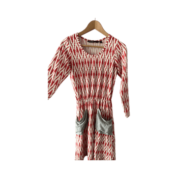 Kuviollinen pitkähihainen mekko