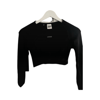 Black long-sleeve crop top