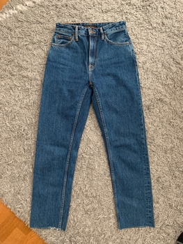 Siniset Nudie Jeans -farkut