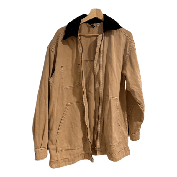 Beige vetoketjutakki mustalla kauluksella