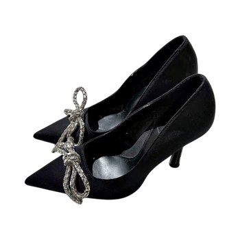 Mustat korkokengät, strassikoristeet