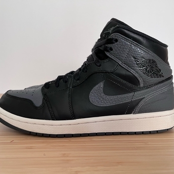 Jordan 1 Mid Black Dark Grey