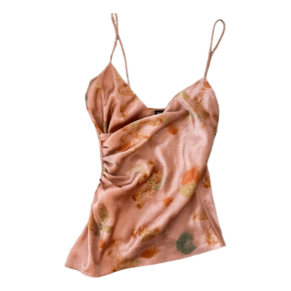 Lyserød satintop med blomstermotiv