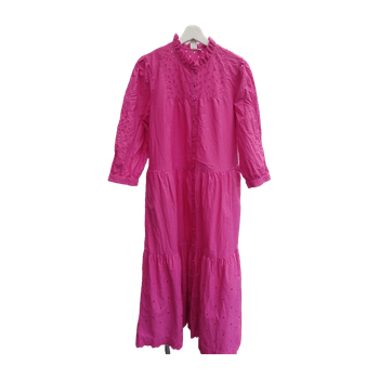 Pinkki pitsireunainen mekko
