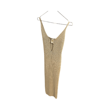 Kultainen pitkä mekko